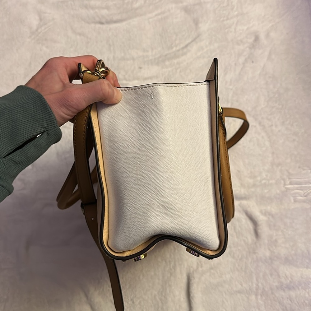 Michael Kors crossbody. - Picture 7 of 11